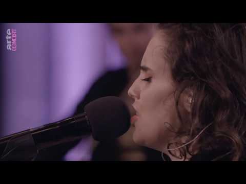 ANNA CALVI - Lady Grinning Soul (David Bowie Cover)