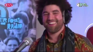 Rilan and the Bombardiers - &#39;Walking on Fire&#39; | Dit Is Domien | 3FM