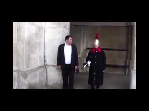 Funny guy makes royal guard laugh