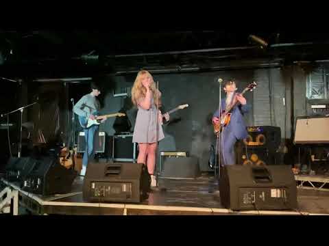 03.12.21 - lunchtime gig - h4554