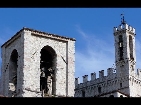 Gubbio - Camminando per la città di piet