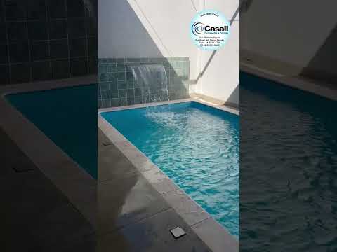 Piscina com cascata ligada obra concluída em Campo Mourão