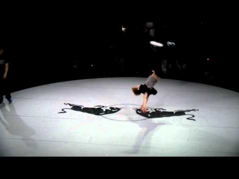 Red Bull BC One 2011 Qualifier TAIWAN - 8 battle - Blue vs Yosshi