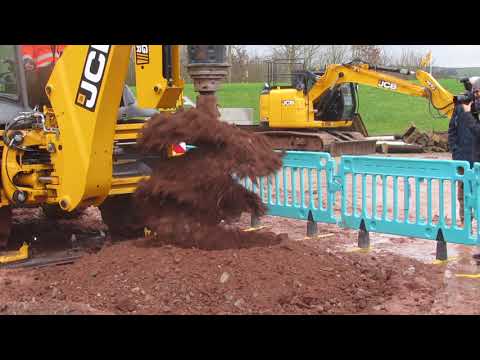 JCB Back Hoe Auger in action!