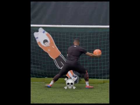 Players VS Robot GoalKeeper + Them ☠️