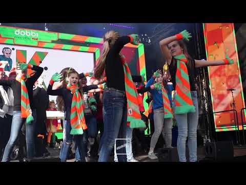 Van Opstal Kruikenkids tijdens de Kénderstoet - KruikenTv