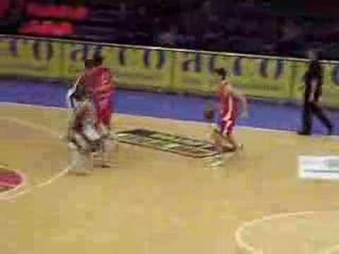 26 20-10-07 Leuven-BCO - Green scoort jumper op een kantelmo