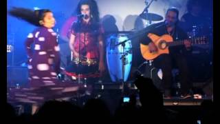 Dolores Giménez con Ojos de Brujo