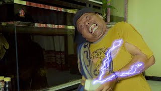 Download lagu Mr. Amir Gets Electrocuted mp3 Download lagu Mr. Amir Gets Electrocuted mp3