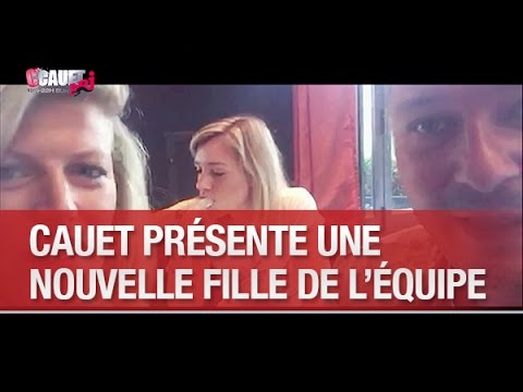 Cauet présente une nouvelle fille de l'équipe - C'Cauet sur NRJ