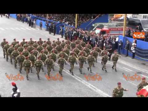 2 Giugno, la sfilata e il grido della brigata Folgore davanti al Presidente della Repubblica