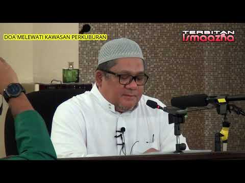 Ustaz Shamsuri Ahmad-Doa melewati kawasan perkuburan