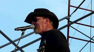 Trace Adkins - Hold My Beer.MOV