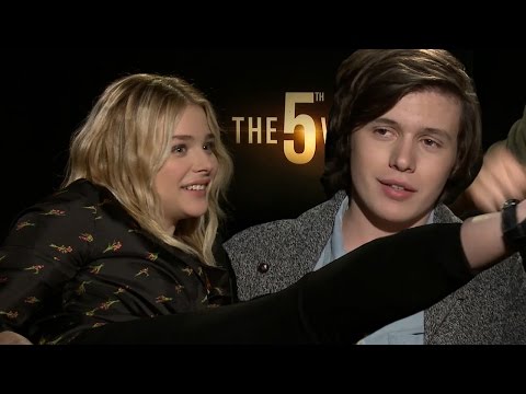 The Fifth Wave Cast Plays "Would You Rather?" - Dare Style!