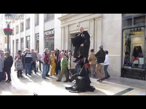 LEVITATION?  ELEVARSE EN EL AIRE   MALAGA SUNDAY 23 DECEMBER 2012