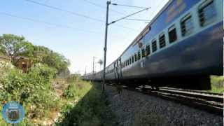 preview picture of video 'WDP 4 (KJM) #20040 hauling Kacheguda → Yesvantpur Prasanti Nilayam Express'