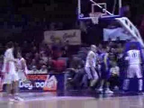 13 11-12-07 BCO-Athene - En opnieuw Jerry Green met snelle s