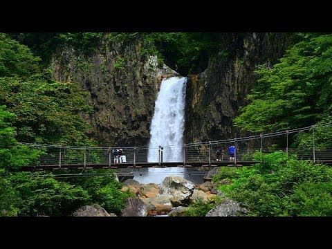 Cataratas de verano de Naena/4K