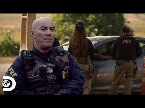 Polícia fiscaliza veículos na fronteira | Operação Fronteira | Discovery Brasil