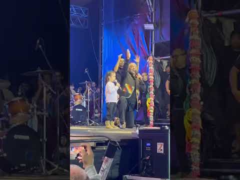 Alma junto al Indio Lucio Rojas en el escenario del Festi-Bal de la Ciudad de Balnearia Córdoba. 