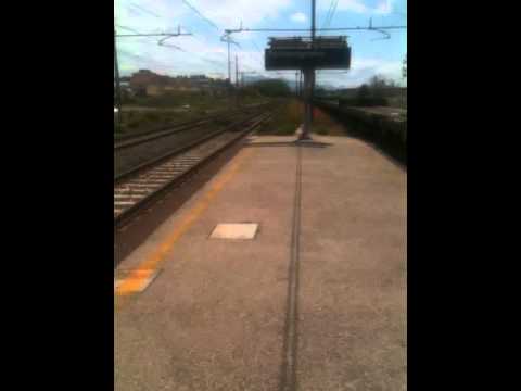 E444R-043 in testa all'IC 700 Taranto-Roma Termini