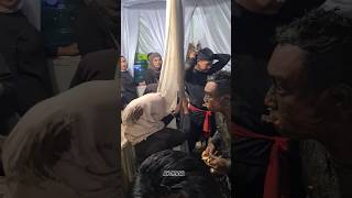 Download lagu cewek hijab ditihang dihampiri kuda lumping makan pisang!!seni benjang mekar budaya mp3 Download lagu cewek hijab ditihang dihampiri kuda lumping makan pisang!!seni benjang mekar budaya mp3