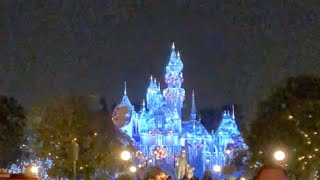 vlogmas day 2✌🏼- its beginning to look a lot like Christmas at Disneyland !