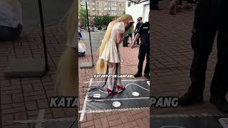 Download lagu Cewek itu Sedang Mencoba Tes Mengemudi dengan Keadaan Mabuk mp3