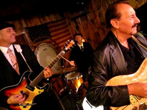 NOKIE EDWARDS w/ VENTURESMANIA - "WIPE OUT"