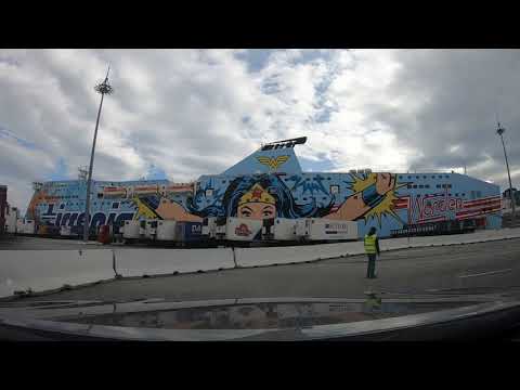 Genua, Einfahrt zum Fährterminal und Auffahrt auf die Fähre