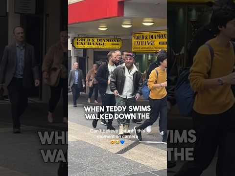 Teddy Swims surprise street artist! ❤️🤩