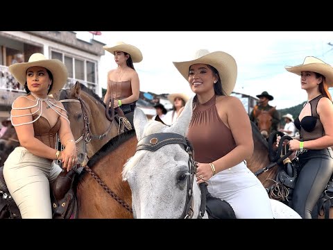 Espectacular CABALGATA CAICEDONIA valle | yisusvlogger #parade ###cabalgatas #halloween