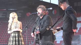 Daniël Lohues & Ilse de Lange - Hier kom ik weg