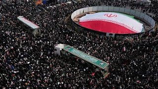 ABD-İsrail saldırısında ölen İranlı komutanlar için Tahran'da cenaze töreni
