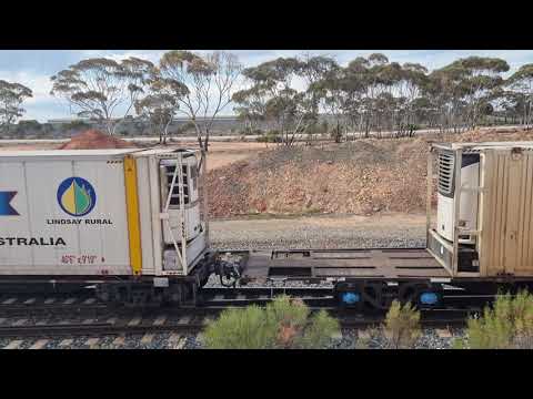 Pacific National's 6PM7 (NR63 - NR96) slowly move into the loop at West Kalgoorlie, WA.