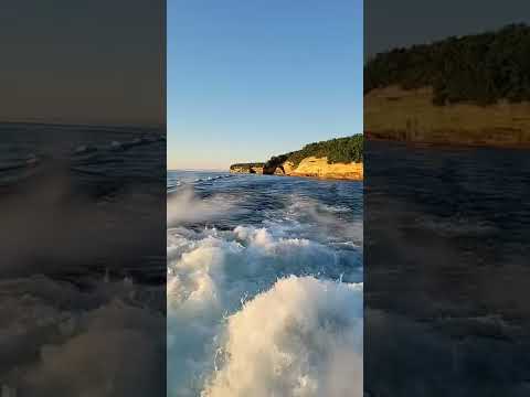 Pictured Rocks Boat Tour