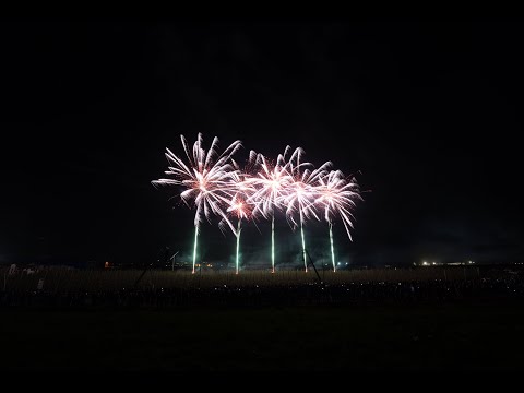 SPETTACOLO PIROTECNICO DA PIAZZA CON SCRITTA PIROTECNICA DI RINGRAZIAMENTO