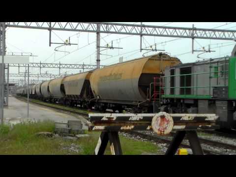 LOCOMOTORI D. HUPAC E CAPTRAIN IN PARTENZA CON CARRI TRANSCEREALES. 2014.