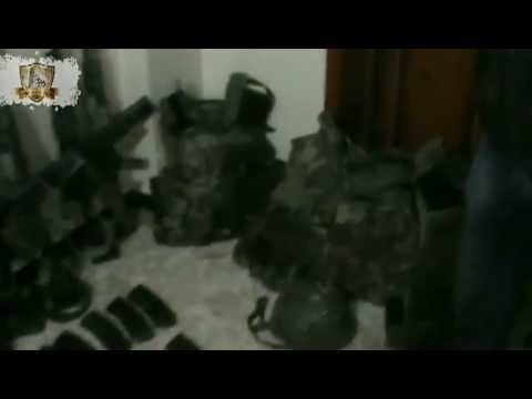 غنائم كتائب الفاروق بعد اقتحام أحد مقرات النظام في حي القصور في مدينة حمص