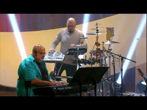 "Sambou, Sambou", com Celso Fonseca. Som Brasil, homenagem a Bossa Nova.