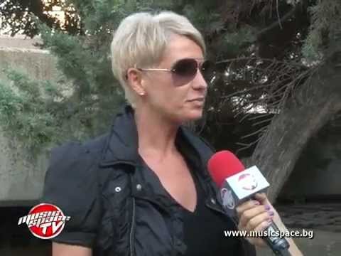 Джина Стоева за Крум, плажното мляко и самоиронията