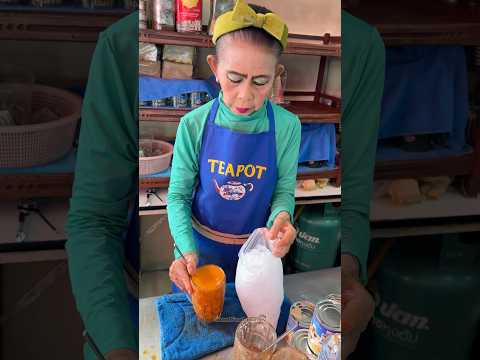 Famous Bangkok Aunty Makes Original Iced Milk Tea