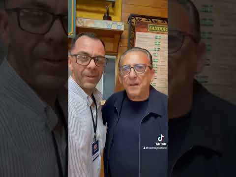 Galvão Bueno narrador esportivo também passando por Santa Cruz Rio Pardo SP no posto Estação Kafe