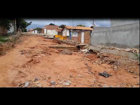 Chuvas destroem ruas em Manga Minas Gerais