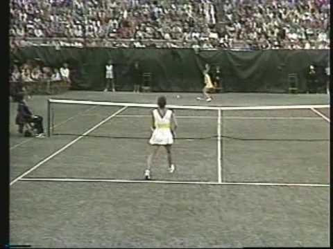 Chris Evert d. Evonne Goolagong - 1975 US Open final: 1st of a record 6 US Open Crowns!