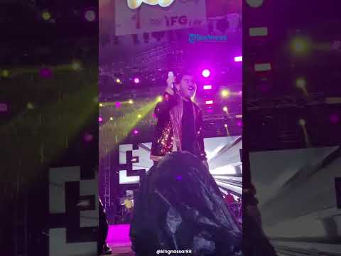 King Nassar Rela Hujan-hujanan Demi Hibur Penonton di Life Fest 2023