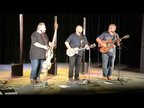 2015-11-06 Koncert Hop Trop v KD Gong