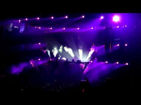 Swedish House Mafia Live at MSG NYC 2013 - Teasing Mr Charlie vs. Nothing But Love vs. Lights