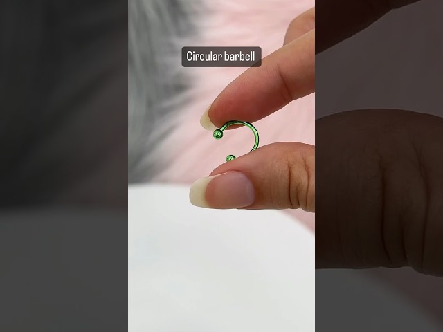 Vídeo relacionado con WARRIOR Piercing Herradura Circular/Curva Estéril Barbell Diámetro 6 mm Solo Apto para Trago Hélix Septum en Acero Quirúrgico 316L estéril 16G (1,2 mm) (6)