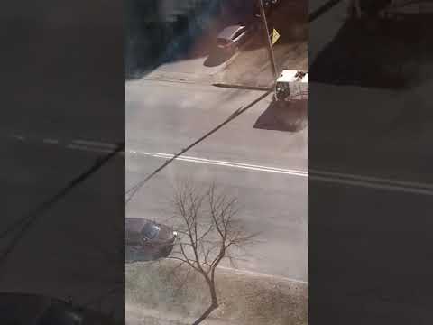 Вакуумная подметально-уборочная машина ВКМ 1000. Уборка улицы от грязи.